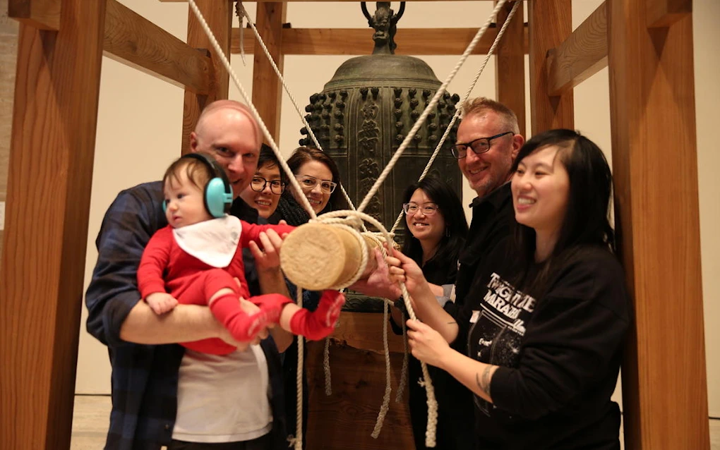 39th Annual Japanese New Year's Bell-Ringing Ceremony Event (Purifying Rings of a 2,100 Pound, 16th-Century Japanese Temple Bell) See Video  | Japanese-City.com