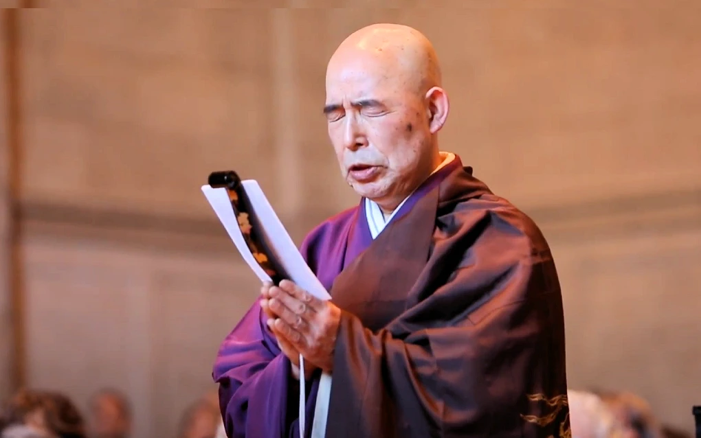 39th Annual Japanese New Year's Bell-Ringing Ceremony Event (Purifying Rings of a 2,100 Pound, 16th-Century Japanese Temple Bell) See Video  | Japanese-City.com