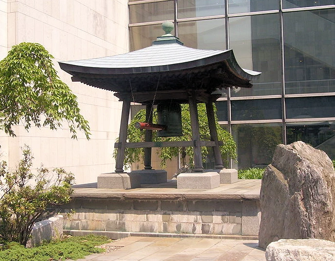 2024 - September 21: International Day of Peace (The Japanese Peace Bell - North of the Secretariat Building at United Nations Headquarters) | Japanese-City.com