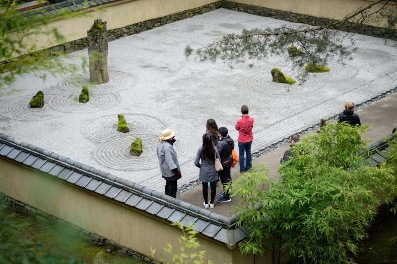 Mindfulness Tour (Intimate Tour Focus On Learning to Bring Mindful Awareness to Oneself and the World Around Us (Not Meditation) | Japanese-City.com