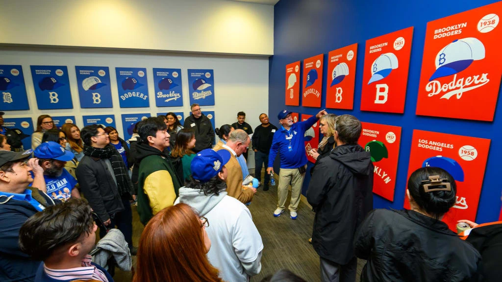 2024-2025 LA Dodgers Stadium Tour: Visit the Field and the Vin Scully Press Box! (Dec 2024 - Feb 2025) | Japanese-City.com