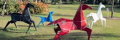 Origami in the Garden (A Once-in--Lifetime Outdoor Art Experience that Transforms Simple Folded Paper into Breathtaking Metal Masterpieces) Origami in the Garden (A Once-in--Lifetime Outdoor Art Experience that Transforms Simple Folded Paper into Breathtaking Metal Masterpieces)