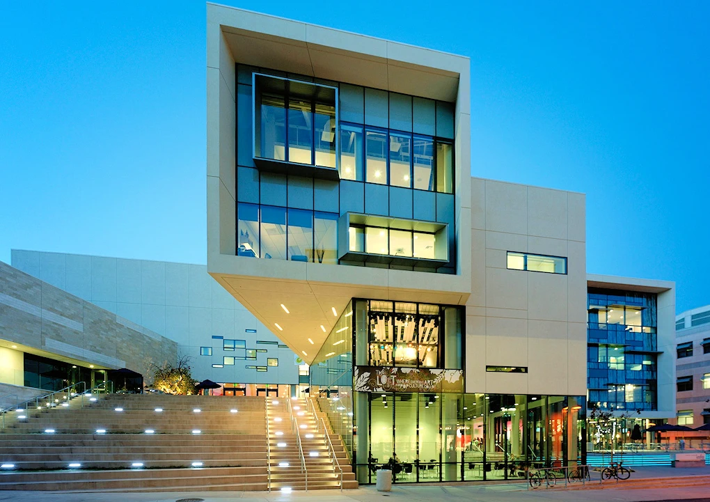 UC San Diego's Price Center | Japanese-City.com